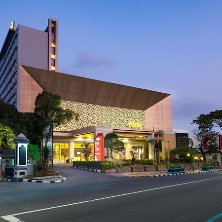 Atria Hotel Магеланг Екстериор снимка