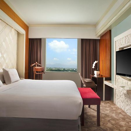 Atria Hotel Магеланг Екстериор снимка