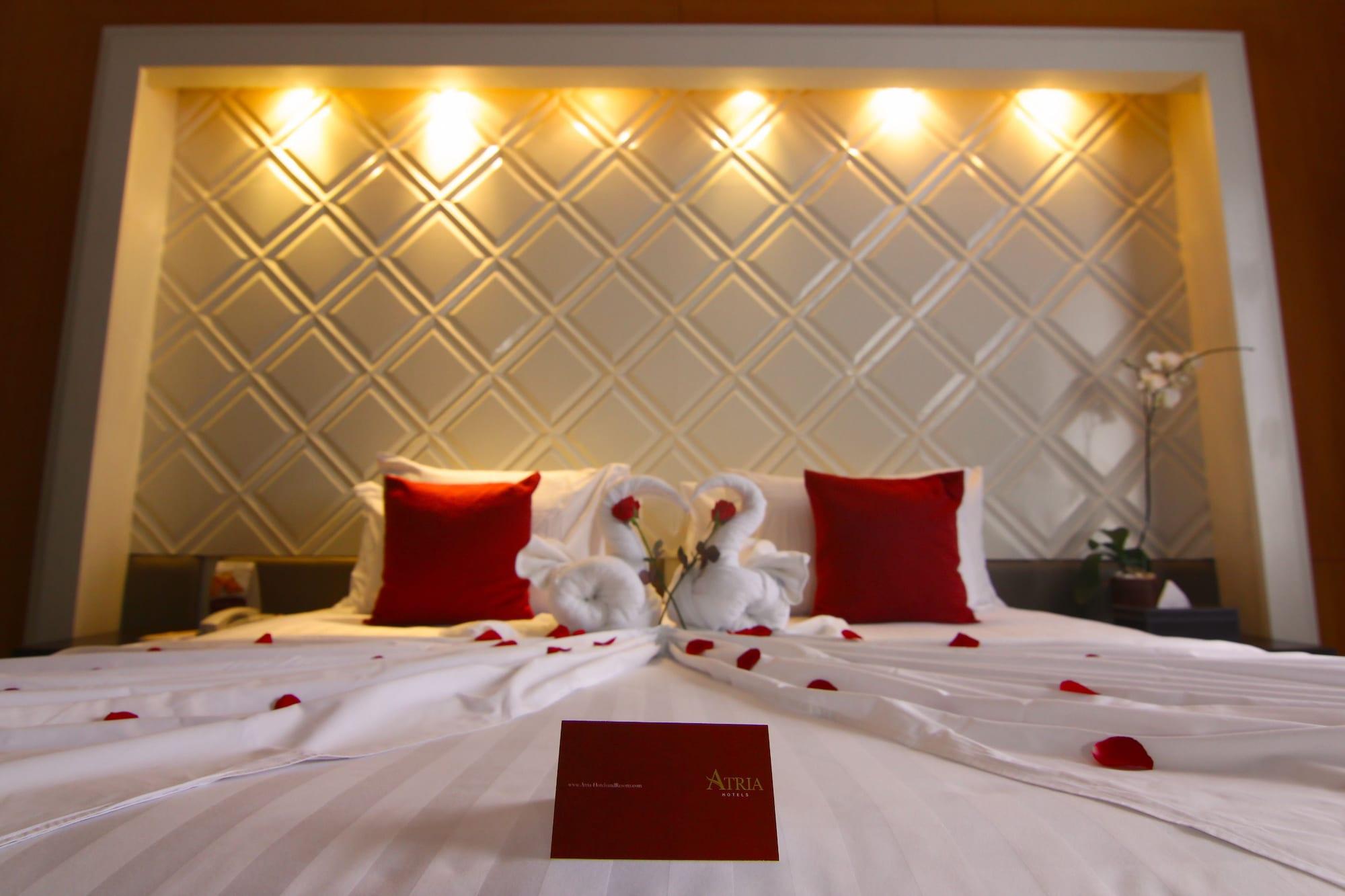 Atria Hotel Магеланг Екстериор снимка