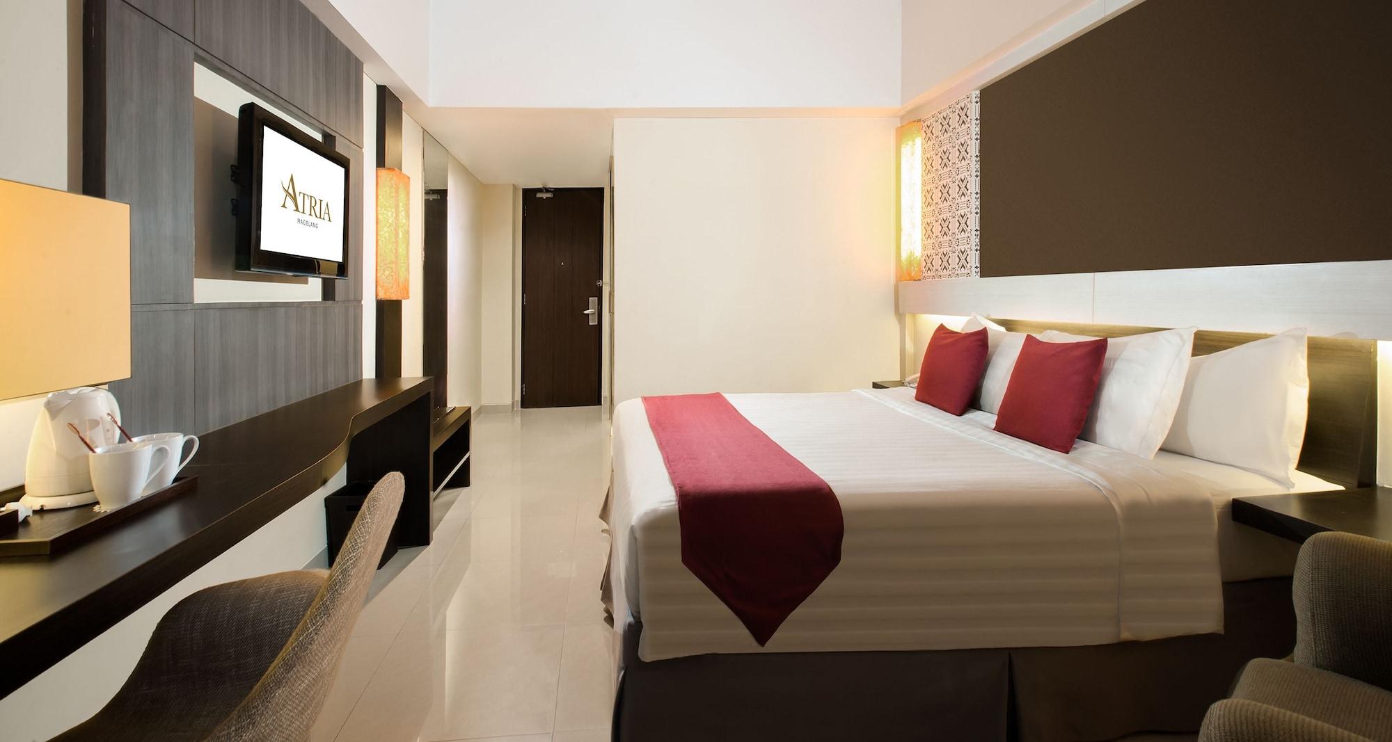 Atria Hotel Магеланг Екстериор снимка