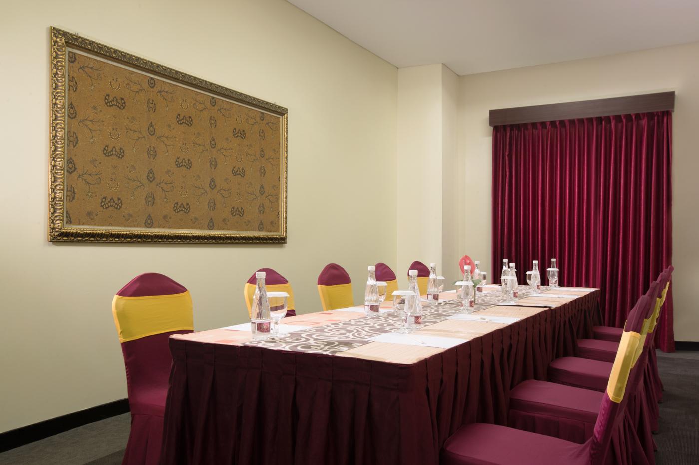 Atria Hotel Магеланг Екстериор снимка
