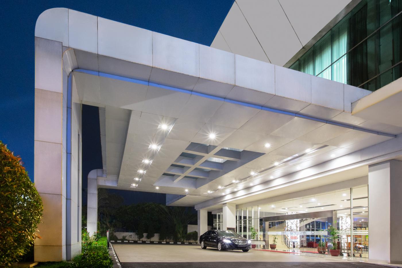 Atria Hotel Магеланг Екстериор снимка