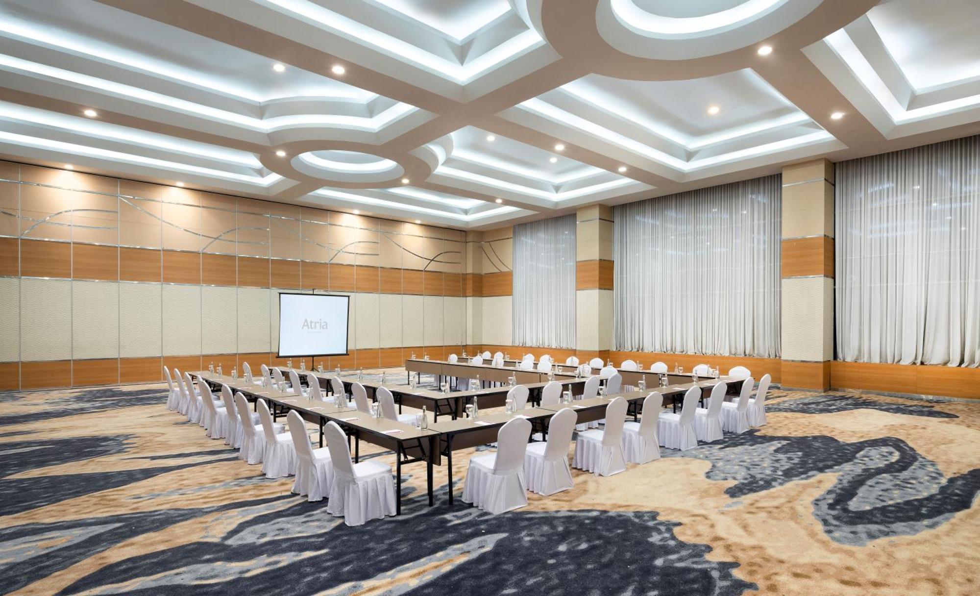 Atria Hotel Магеланг Екстериор снимка