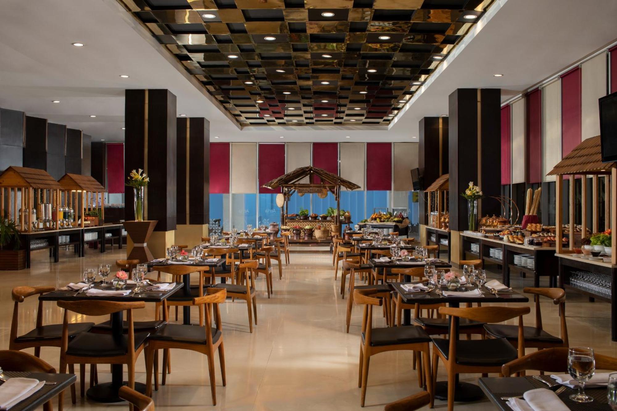 Atria Hotel Магеланг Екстериор снимка