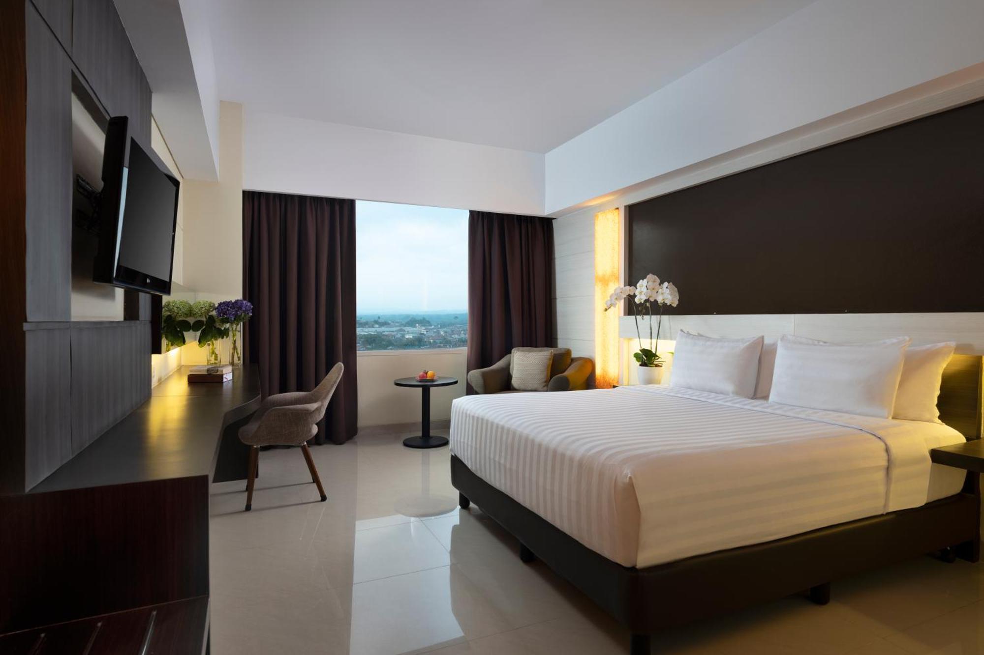 Atria Hotel Магеланг Екстериор снимка