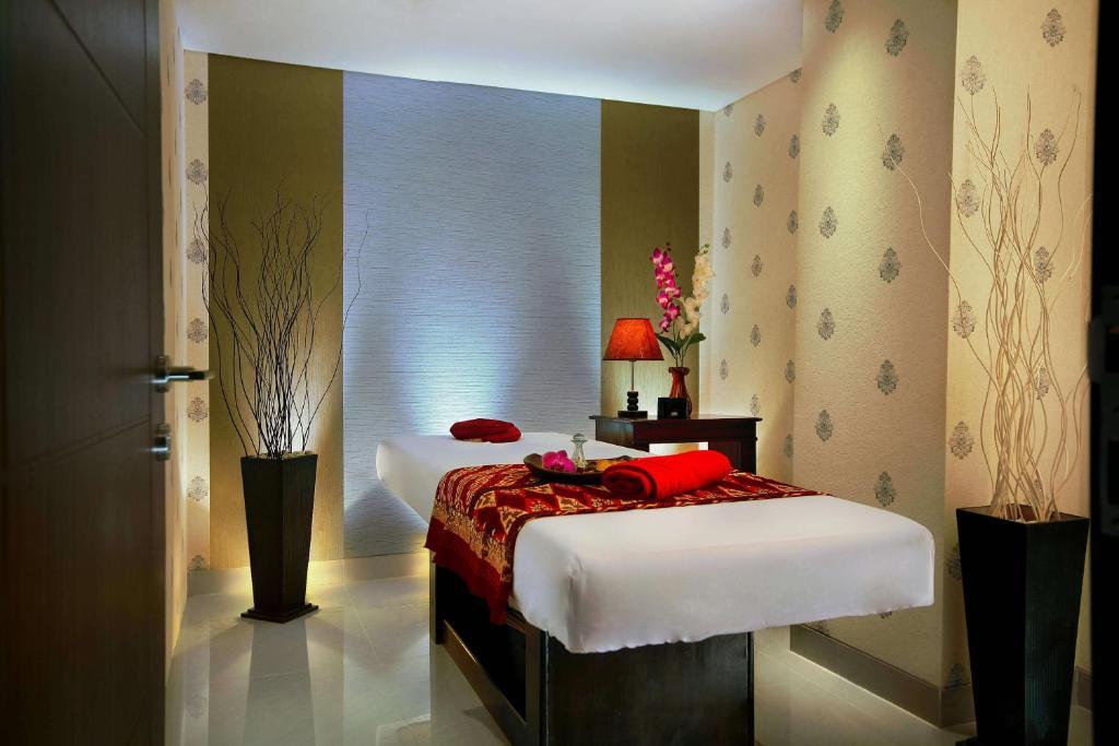 Atria Hotel Магеланг Екстериор снимка