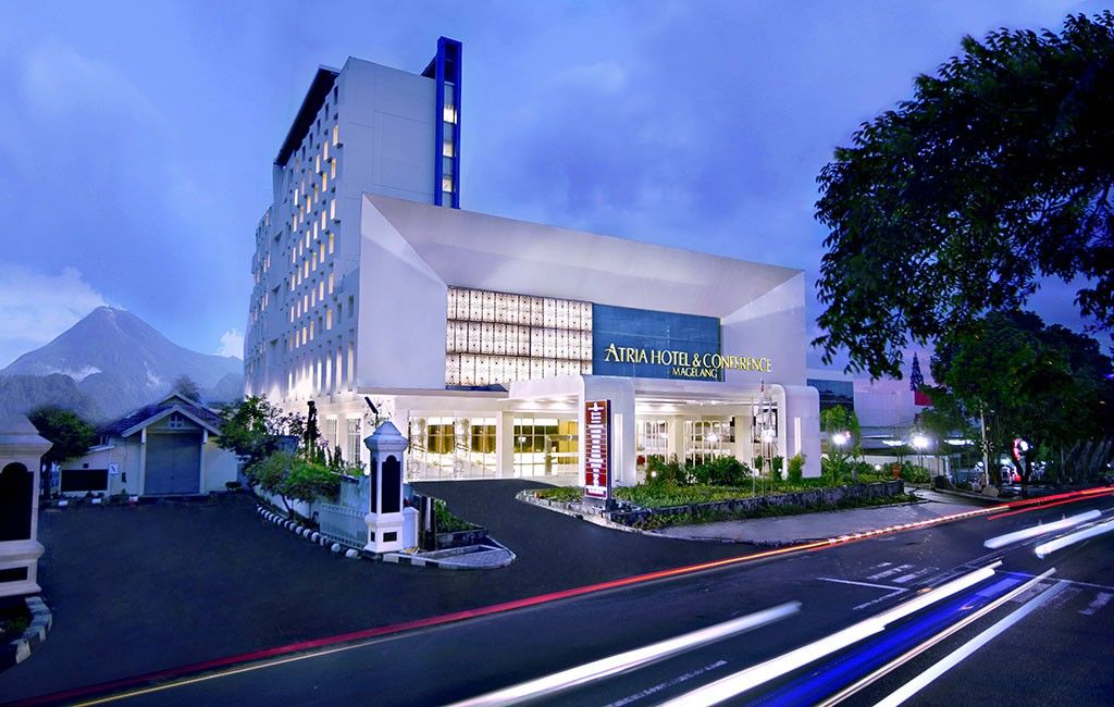 Atria Hotel Магеланг Екстериор снимка