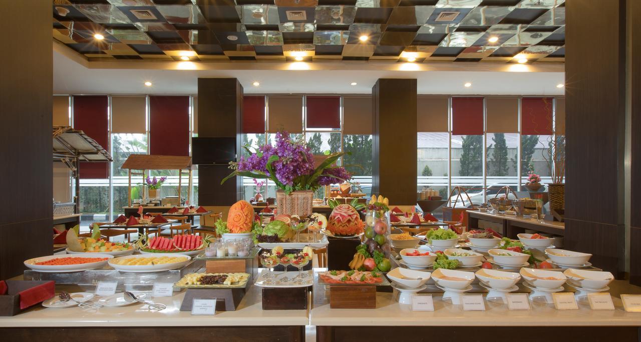 Atria Hotel Магеланг Екстериор снимка