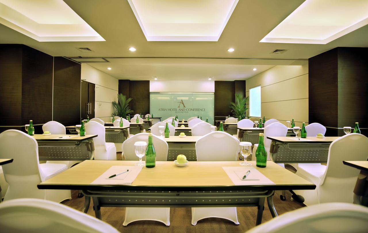 Atria Hotel Магеланг Екстериор снимка