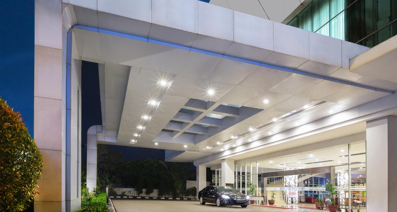 Atria Hotel Магеланг Екстериор снимка