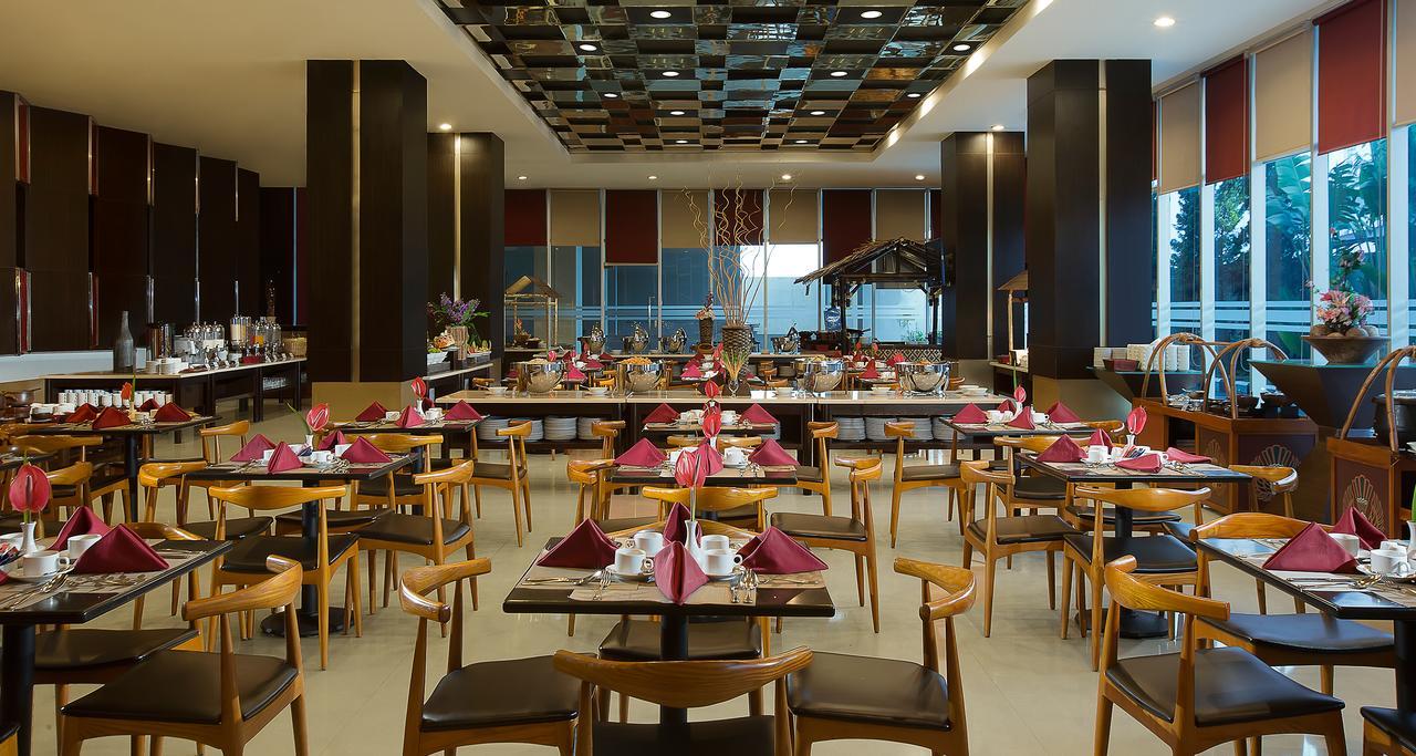 Atria Hotel Магеланг Екстериор снимка